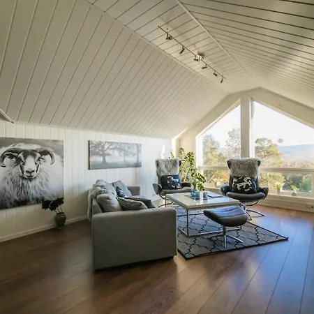 דירה Large And Great Loft In Scenic Surroundings